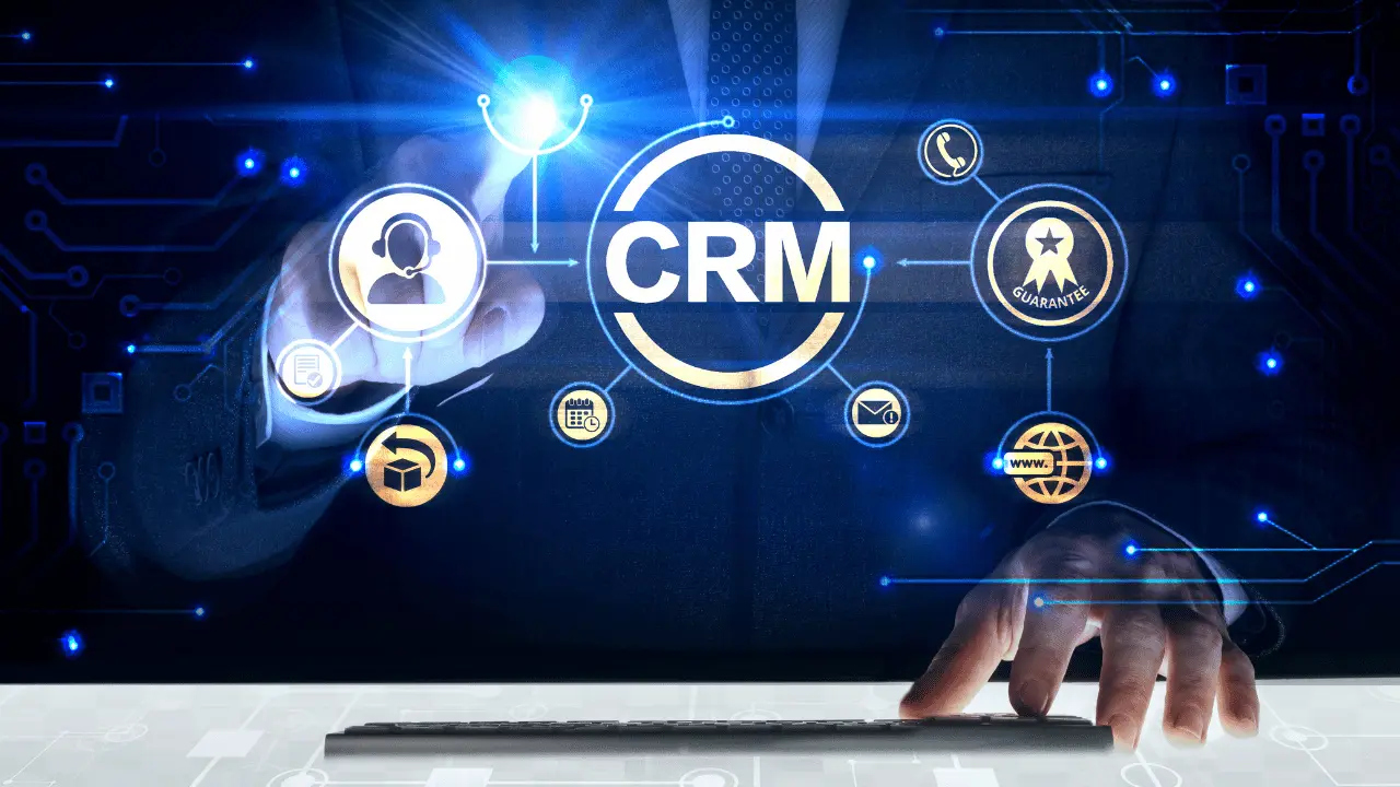 دمج AI مع أنظمة الـ CRM