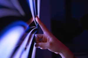 دليل الذكاء الاصطناعي وتحليلات البيانات للمؤسسات: من البيانات المتفرقة إلى قرارات تشغيلية قابلة للقياس